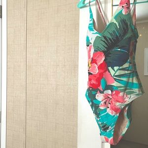 NWOT Target Hawaii Print Swimsuit